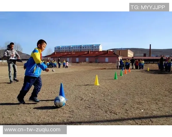 小学足球训练周计划全面提升孩子们的运动技能与团队合作能力 小学足球训练周计划全面提升孩子们的运动技能与团队合作能力